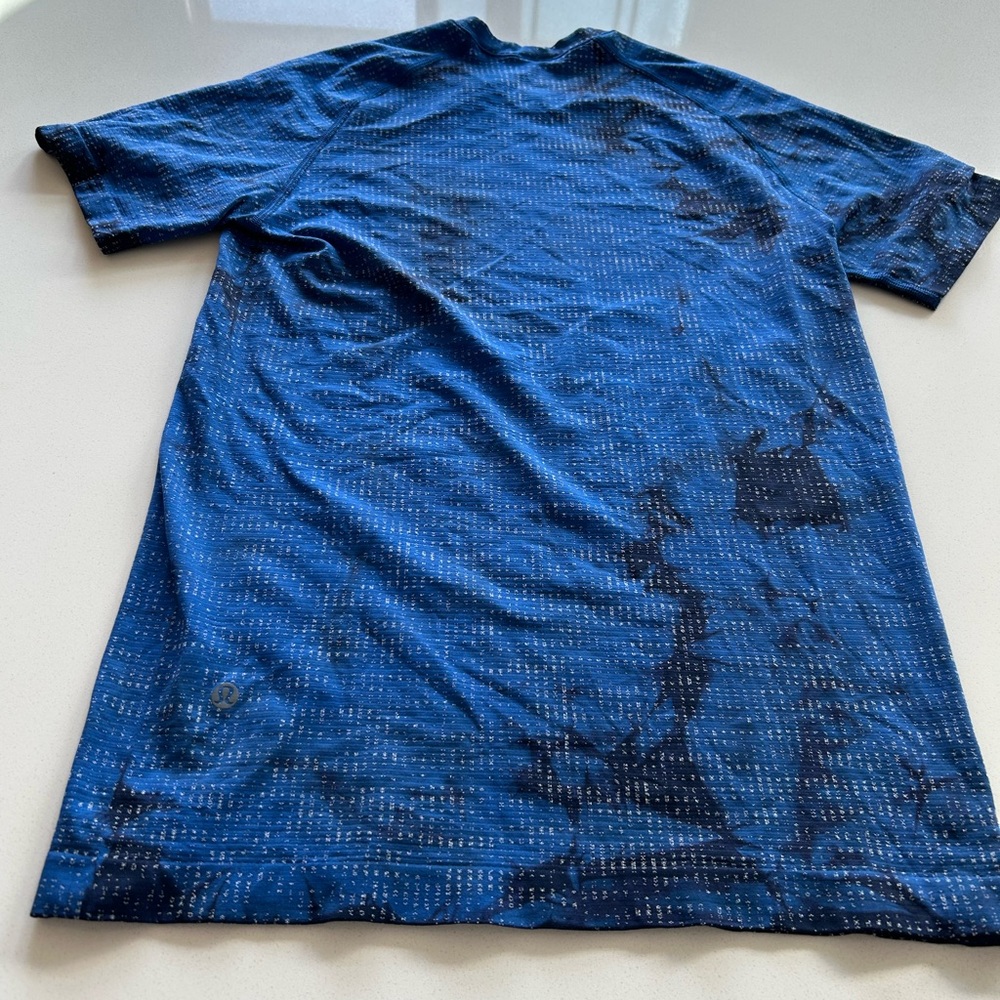 Lululemon Like New Men's Blue Patterned Shirt